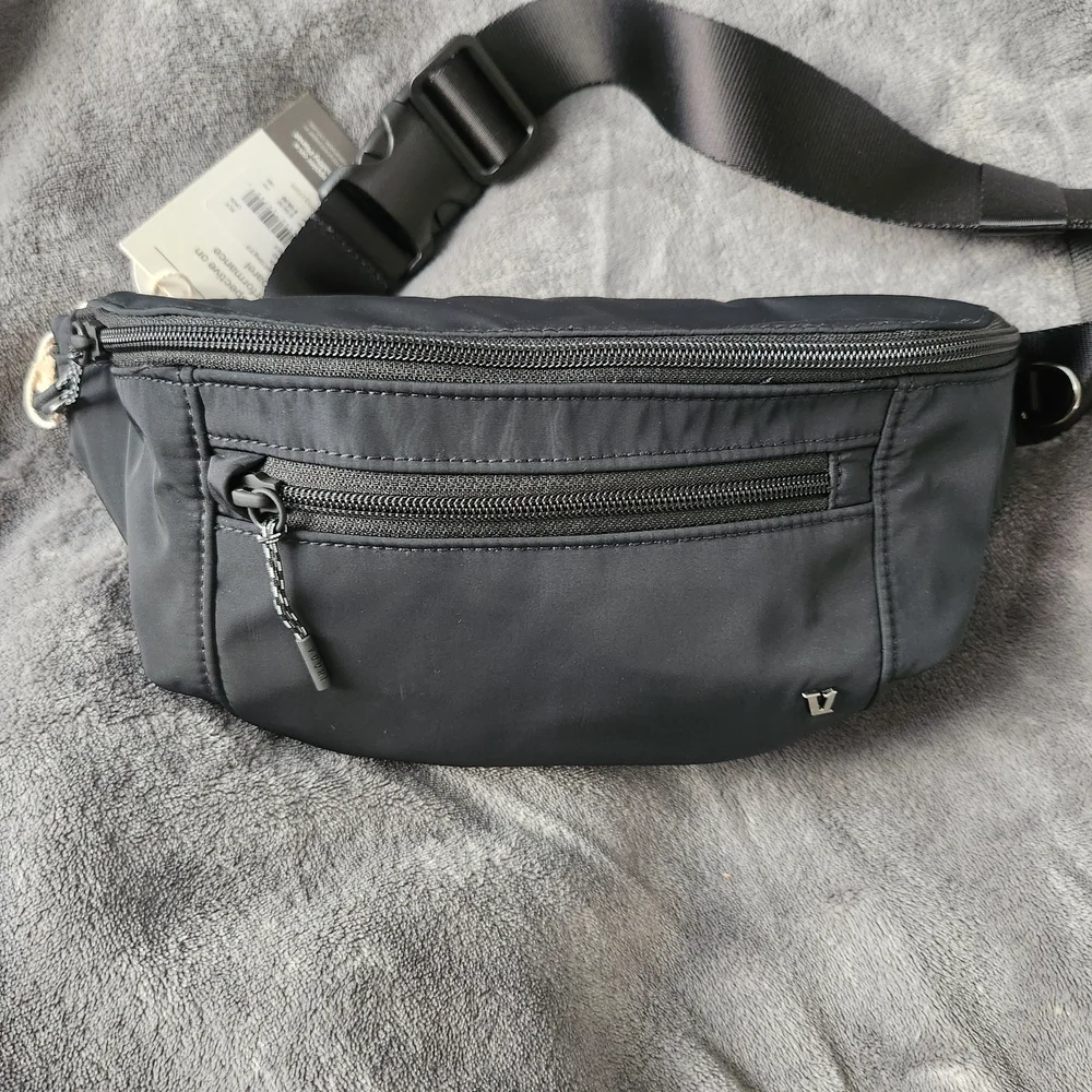 Vuori Sling 2.0 Black Belt Bag, Fanny Pack - Picture 3 of 7